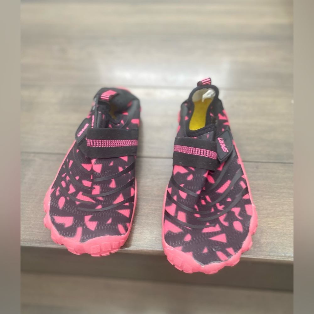 Water Shoes Unfen/ Girls’ 1.5 Quick Dry Aqua Socks  water shoes💦 Brand New